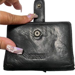 Women’s Pre-Loved Kenneth Cole Genuine Leather Bi-Fold Multi Compartment Wallet